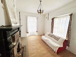 Lounge- click for photo gallery